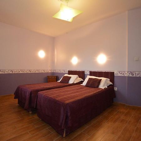 La Roche Bed and Breakfast Saint-Etienne-en-Cogles Eksteriør billede