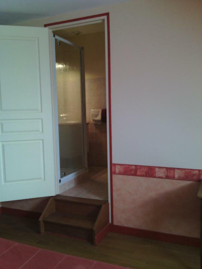 La Roche Bed and Breakfast Saint-Etienne-en-Cogles Eksteriør billede