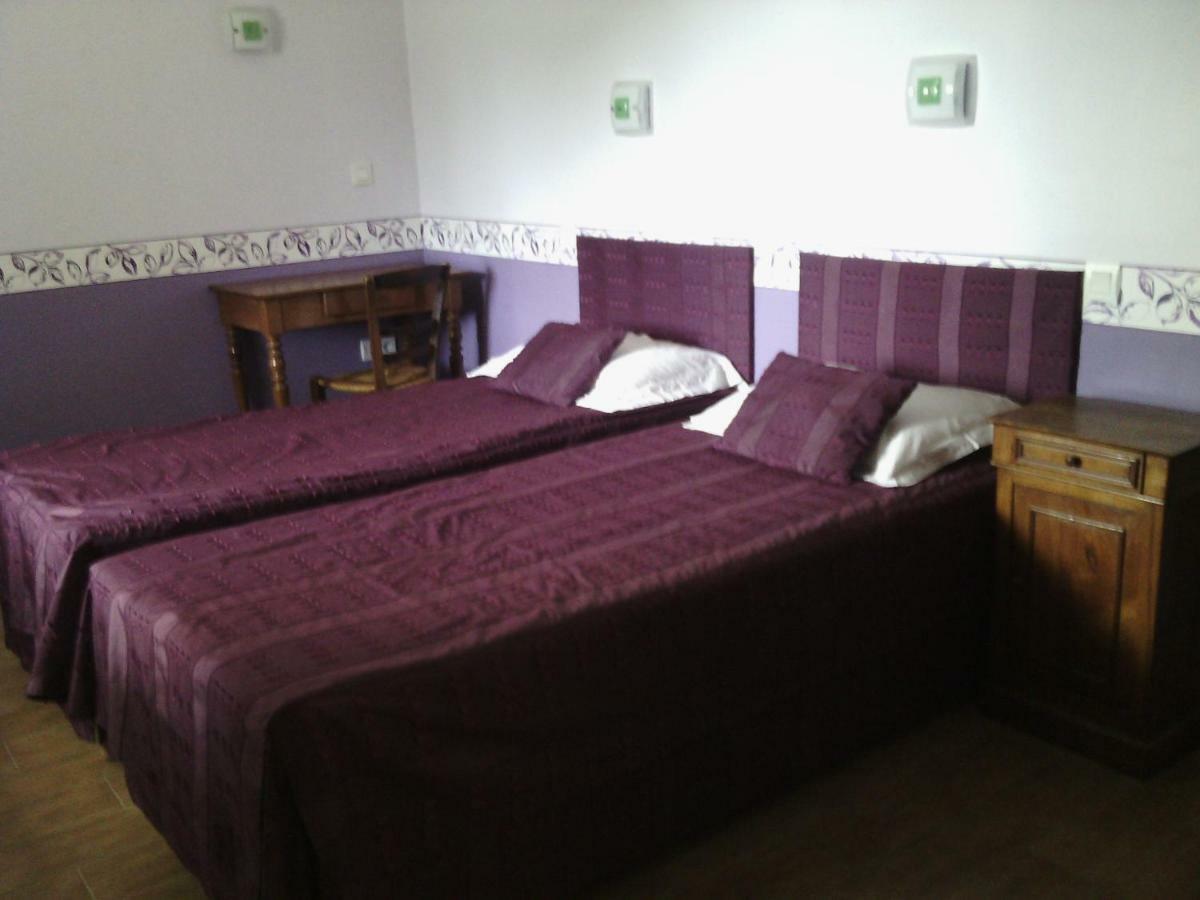 La Roche Bed and Breakfast Saint-Etienne-en-Cogles Eksteriør billede