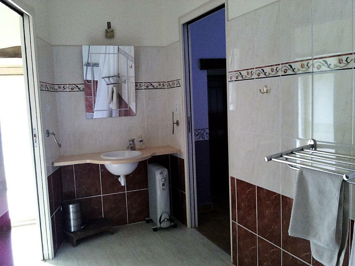 La Roche Bed and Breakfast Saint-Etienne-en-Cogles Eksteriør billede