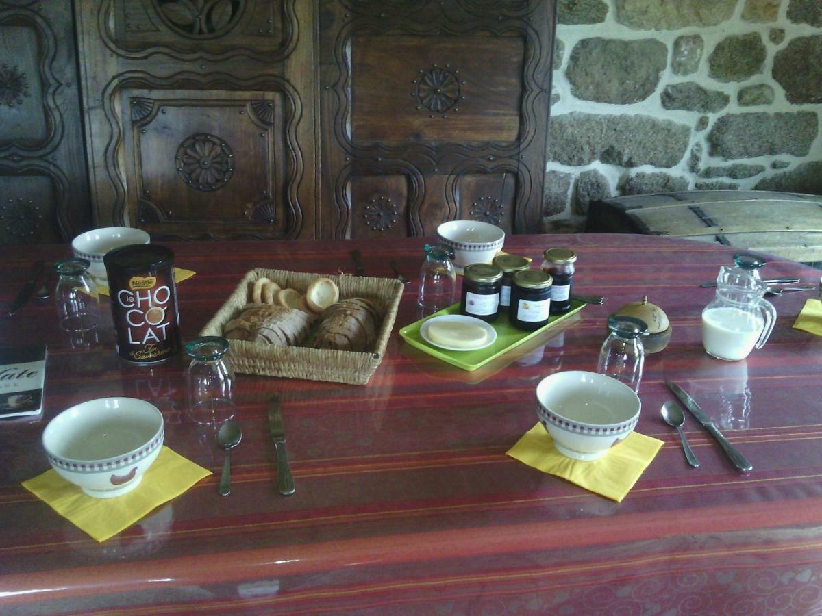 La Roche Bed and Breakfast Saint-Etienne-en-Cogles Eksteriør billede