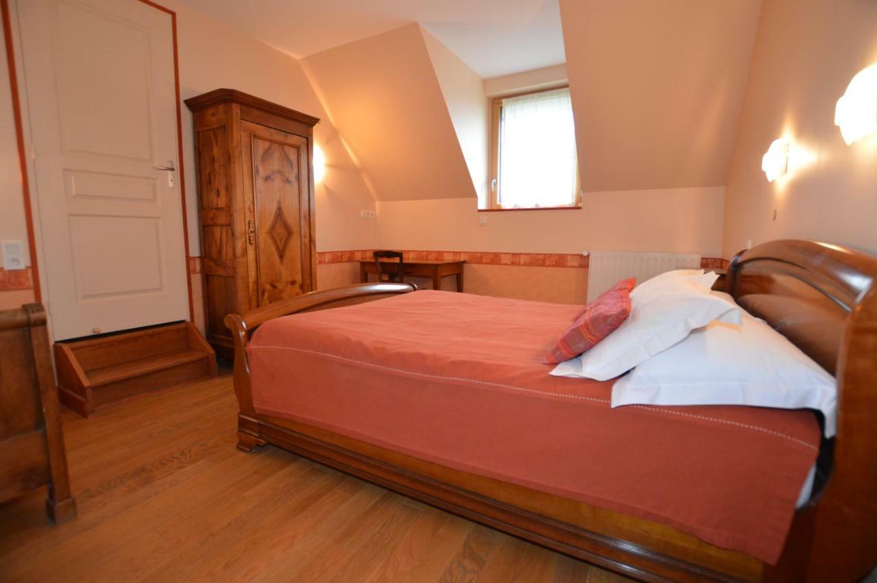 La Roche Bed and Breakfast Saint-Etienne-en-Cogles Eksteriør billede