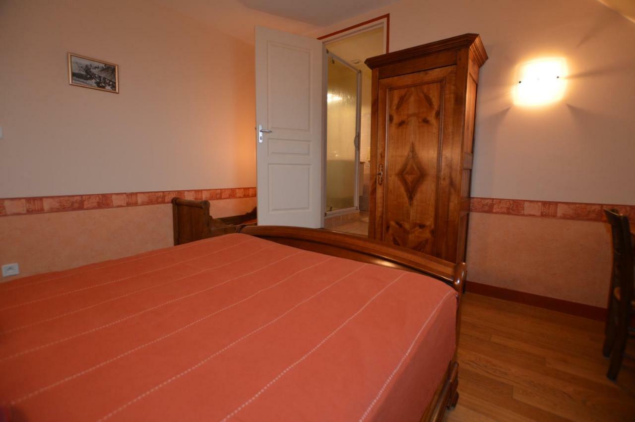 La Roche Bed and Breakfast Saint-Etienne-en-Cogles Eksteriør billede