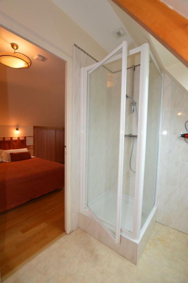 La Roche Bed and Breakfast Saint-Etienne-en-Cogles Eksteriør billede
